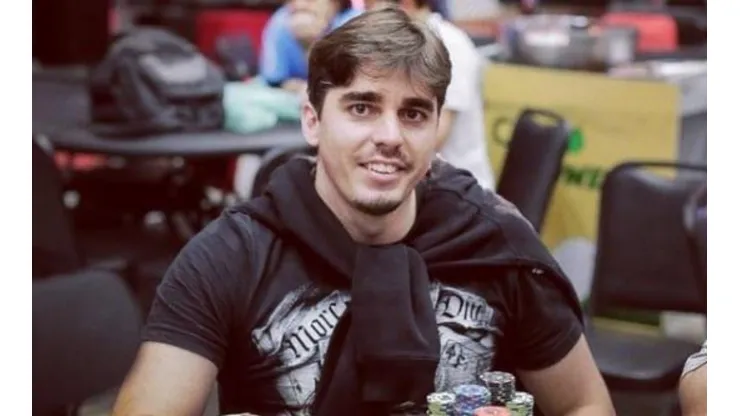 Renan Meneguetti ficou com boa forra no WCOOP (Foto: Reprodução instagram oficial Renan Meneguetti @xrenan_m)