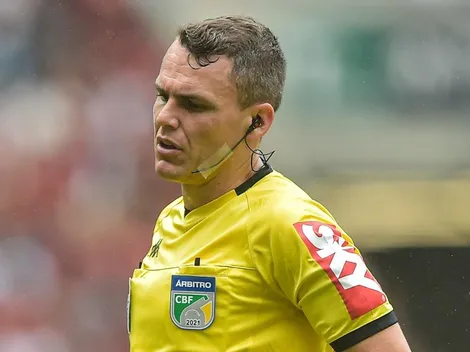 "Estava segurando"; Torcida do Palmeiras 'ferve' com atitude do árbitro no empate do Flamengo