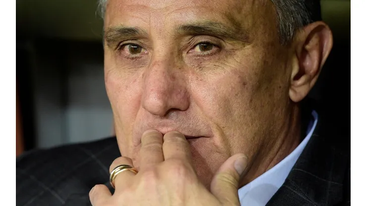 Juliana Flister/Getty Images. Tite tem observado nomes para o meio-campo da Seleção