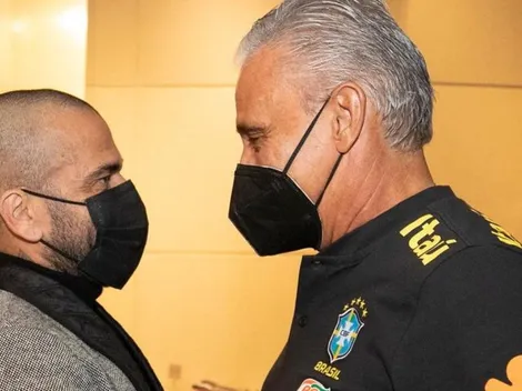 Tite dá o aval e Daniel Alves fica bem perto de assinar com gigante da América