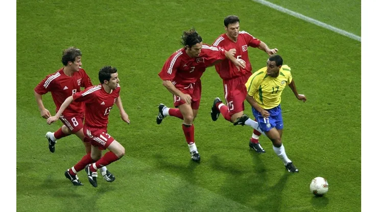 Getty Images/Tim de Waele - Denílson ficou marcado em lance contra a Turquia na Copa de 2002.