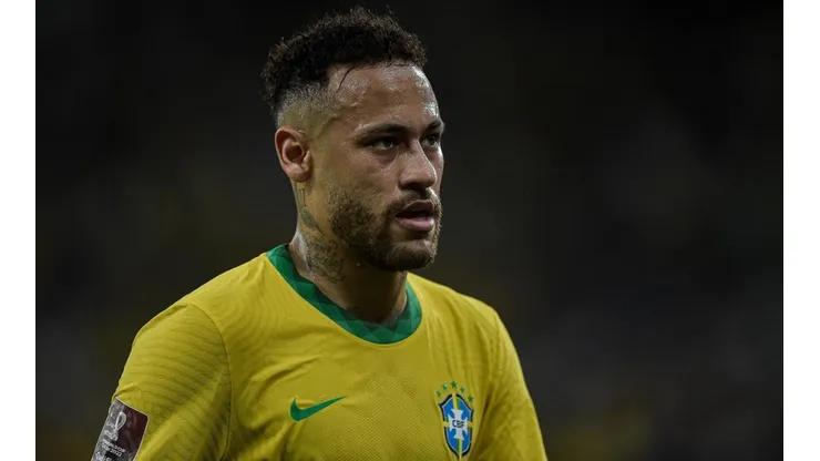 Foto: Thiago Ribeiro/AGIF | Neymar sofreu um novo trauma no mesmo pé em que fez cirurgia