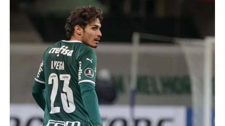 Foto: Marcello Zambrana/AGIF | Raphael Veiga vem quebrando recordes no Palmeiras