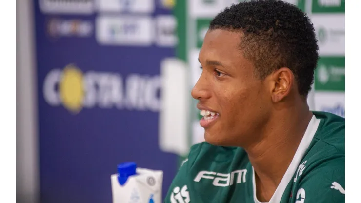 Foto: Marcos Zanutto/AGIF | Danilo estreou no profissional do Palmeiras em 2020