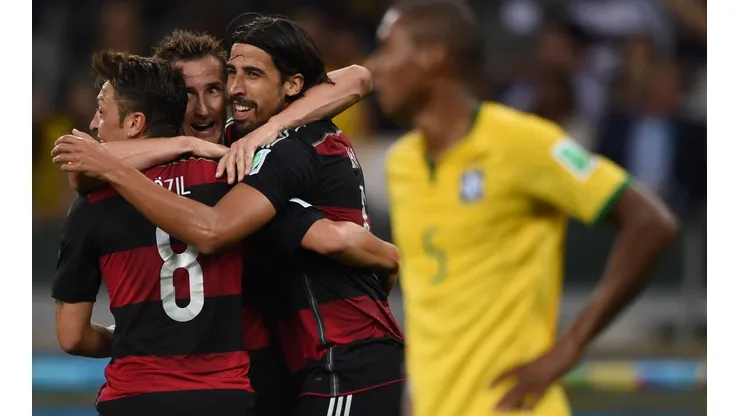 ATENCAO EDITORES! FOTOS EMBARGADAS PARA VEeCULOS DE FORA DO BRASIL - Sami Khedira da Alemanha comeora com seus companheiros mais um gol de equipe durante partida contra o Brasil no estadio Mineirao pelas semi-finais da Copa do Mundo 2014
