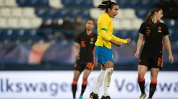 Marta comemora gol de empate do Brasil, contra a Holanda, nesta quarta-feira (16). Foto: Thaís Magalhães/CBF