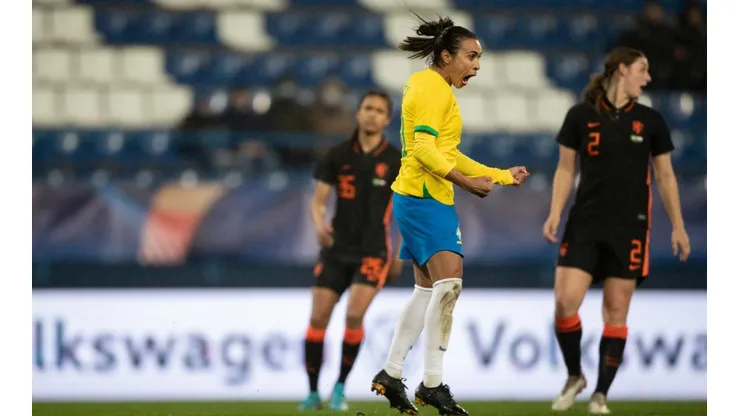 Marta comemora gol de empate do Brasil, contra a Holanda, nesta quarta-feira (16). Foto: Thaís Magalhães/CBF