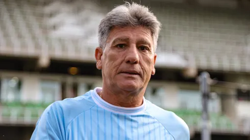 Treinador deve ganhar reforços para enfrentar o Corinthians