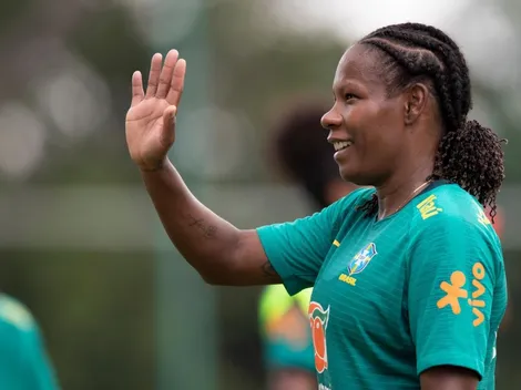 Antes de partida de despedida, Formiga recebe homenagem de astros do futebol mundial