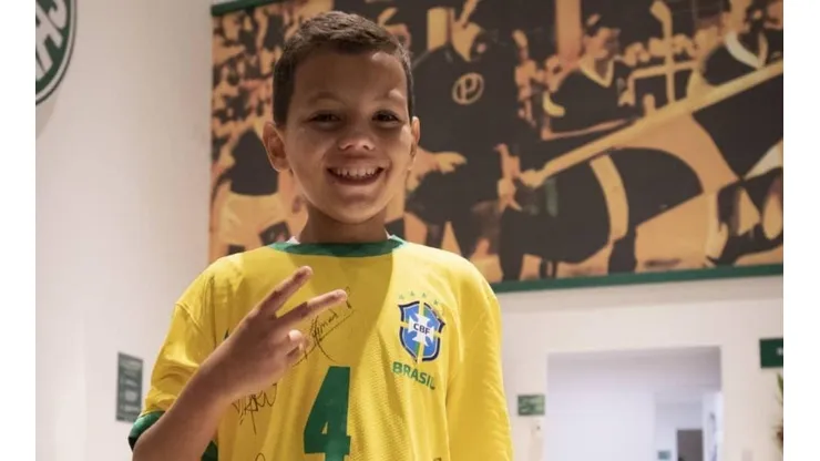 Garoto Bruninho, de nove anos, visitou a Seleção Brasileira