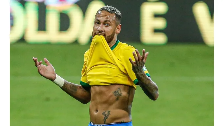 Neymar com a camisa da seleção brasileira (Foto: Paulo Paiva/AGIF)