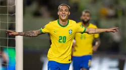 Antony, um dos destaques nos dois últimos jogos, desembarcou junto com o elenco da Seleção Brasileira em Manaus