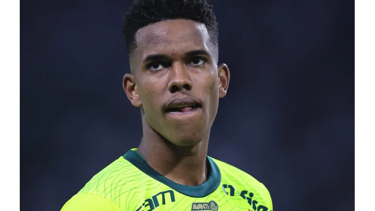 Estêvão chamou atenção do mundo da bola e se transformou no principal jogador do Palestra, segundo craque que passou pelo Verdão