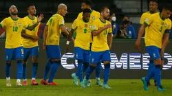 Jogadores da seleção brasileira comemoram gol (Foto: Getty Images)
