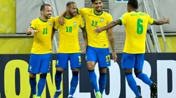 Jogadores do Brasil comemoram gol diante do Peru (Foto: Getty Images)