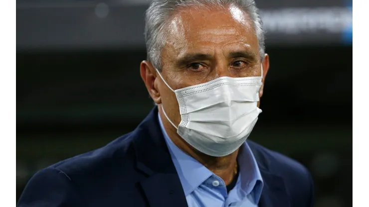 Tite durante a partida. (Foto: Getty Images)