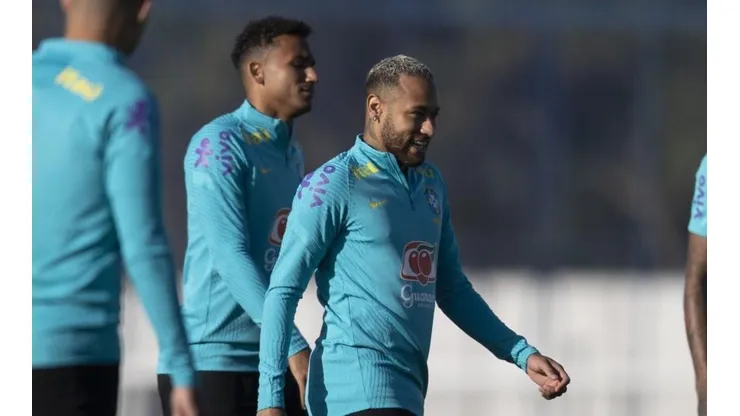 Neymar durante treino da Seleção Brasileira, no CT Joaquim Grava (Twitter/Reprodução)