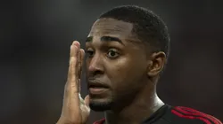 Lorran lamenta durante partida contra o Grêmio. Meia fica fora do jogo contra o Vitória.