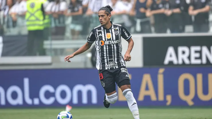 Zagueiro perdeu espaço com Milito no comando