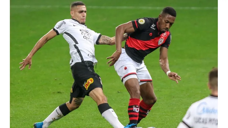 O Atlético-GO levou a melhor por 2 a 0 no jogo de ida (Foto: Marcello Zambrana/AGIF)