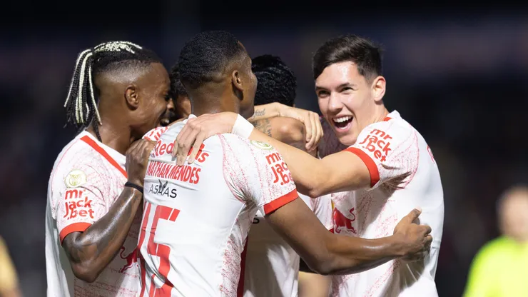Bragantino em busca do título da Sul-Americana (Foto: Fabio Moreira Pinto/AGIF)
