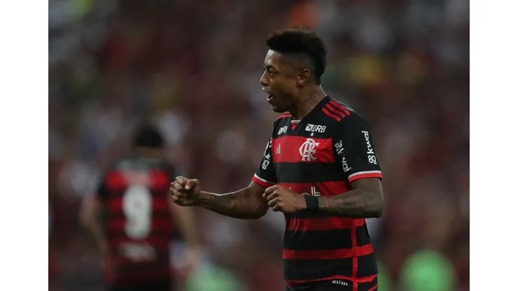 Vitória e Flamengo medem forças na 19ª rodada da Série A.