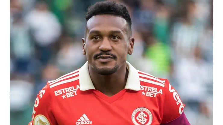 Foto: Robson Mafra/AGIF - Edenilson não vai permanecer no Sul.
