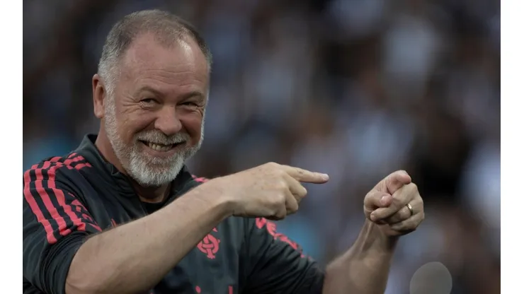 Foto: Jorge Rodrigues/AGIF - Mano Menezes: técnico aprova a compra do zagueiro