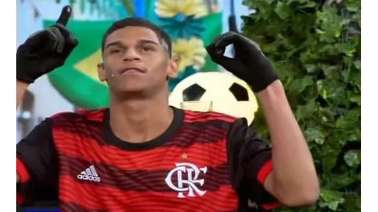 Foto: Reprodução/TV Globo - Luva de Pedreiro usou camisa do Flamengo na TV Globo