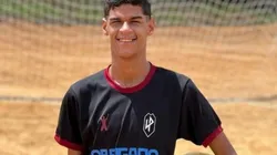 Foto: Reprodução/Instagram - Luva de Pedreiro causou polêmica com torcedores do Vasco