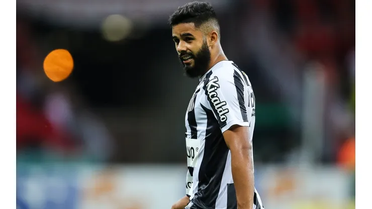 Foto: Pedro H. Tesch - Felipe Jonatan tem futuro indefinido no Santos