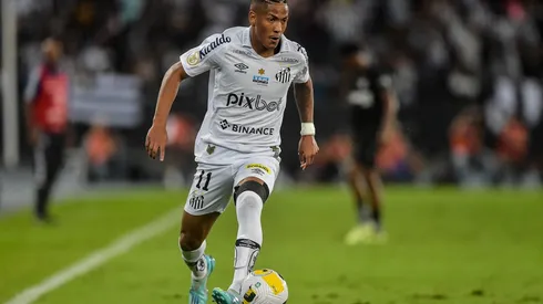 Foto: Thiago Ribeiro/AGIF - Ângelo falou sobre futuro no Santos