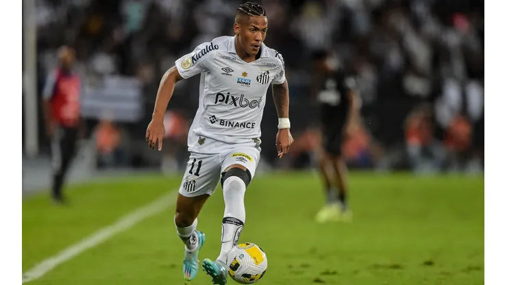 Foto: Thiago Ribeiro/AGIF - Ângelo falou sobre futuro no Santos
