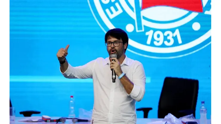 Foto: Felipe Oliveira / EC Bahia - Bellintani comemorou resultado da votação dos sócios