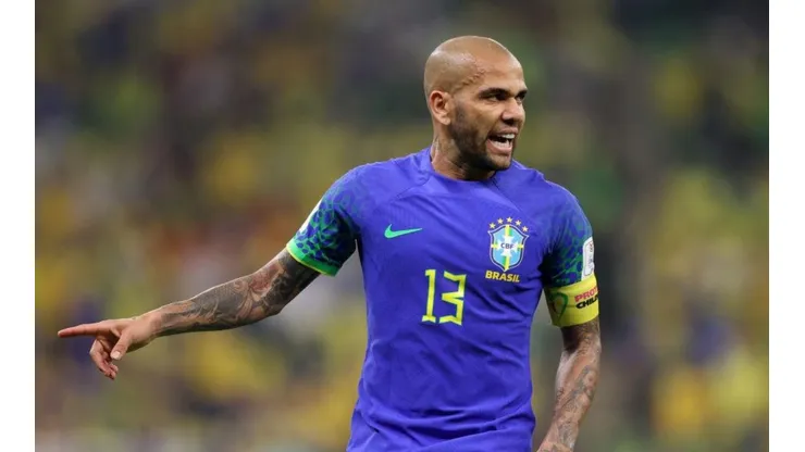 Julian Finney/Getty Images/ "A Fifa vai pagar cerca de..."; São Paulo se anima com 'bolada' que irá receber por Daniel Alves.