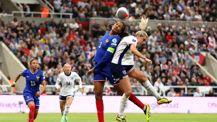 Wendie Renard foi convocada pela França. George Wood/Getty Images.