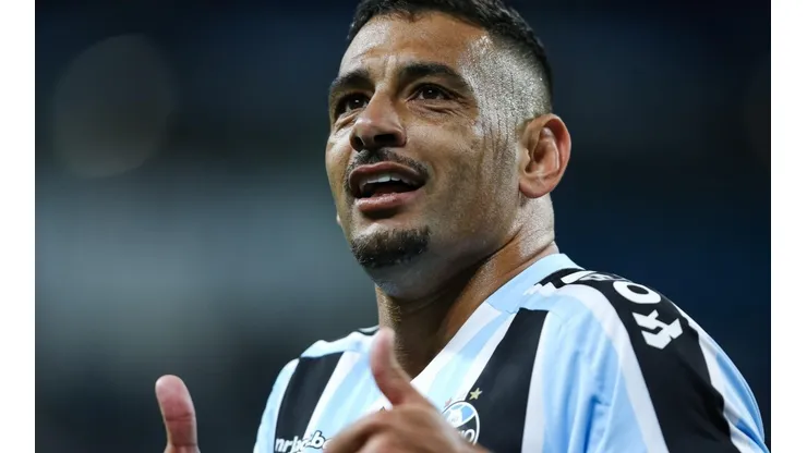 Foto: Pedro H. Tesch/AGIF - Diego Souza continua no Grêmio em 2023