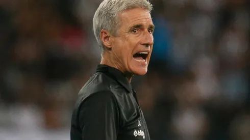 Foto: Vitor Silva/Botafogo/Divulgação - Luís Castro: técnico foi comunicado que jogador não quer sair