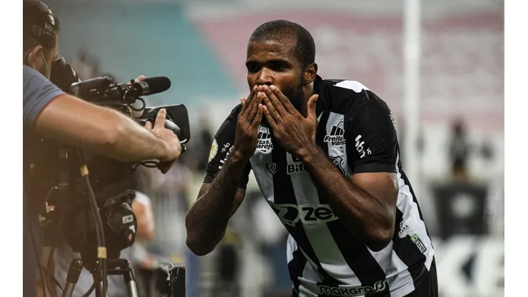 Kely Pereira/AGIF - Messias tem futuro indefinido no Ceará