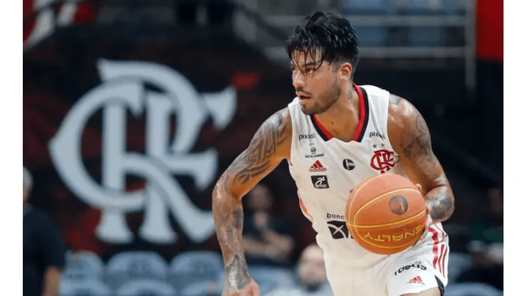 Flamengo continua próximo de Franca no NBB