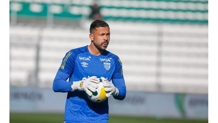 Foto: Luiz Erbes/AGIF - Vladimir retorna ao time do Avaí contra o Atlético-GO