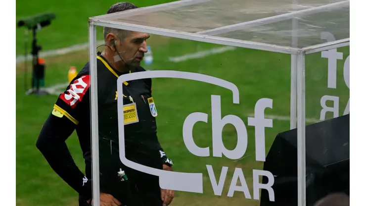 Foto: Maxi Franzoi/AGIF - Arbitragem diante do Galo irritou o Palmeiras.