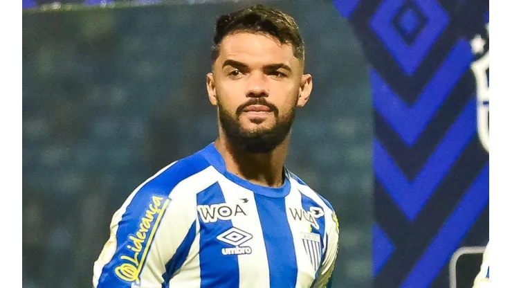 R.Pierre/AGIF - Raniele com a camisa do Avaí