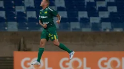 Foto: Gil Gomes/AGIF - Sidcley comemora o seu gol na vitória do Cuiabá