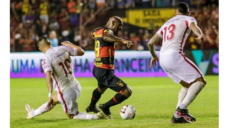 Foto: Rafael Vieira/AGIF - Sport alopra Náutico após clássico