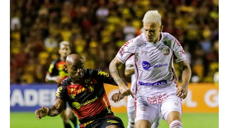 Foto: Rafael Vieira/AGIF - Jobson está na segunda passagem pelo Náutico.