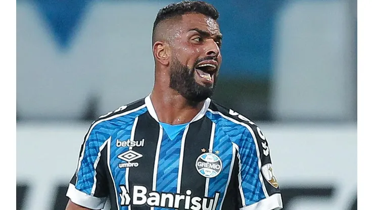 Foto: Fernando Alves/AGIF - Maicon: volante se manifestou sobre bastidores do Grêmio