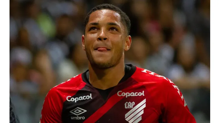 Fernando Moreno/AGIF. Vitor Roque pode estar perto de deixar o Athletico-PR