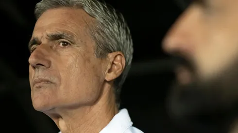 Foto: Jorge Rodrigues/AGIF - Luís Castro: técnico explicou mudança no time do Botafogo