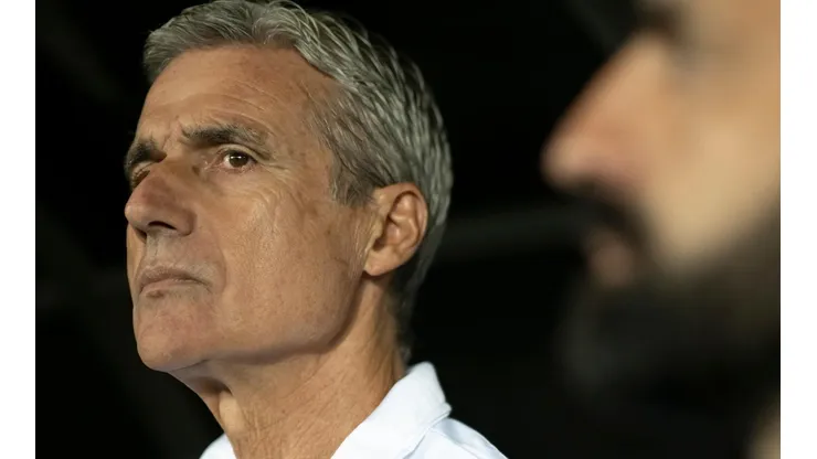 Foto: Jorge Rodrigues/AGIF - Luís Castro: técnico explicou mudança no time do Botafogo